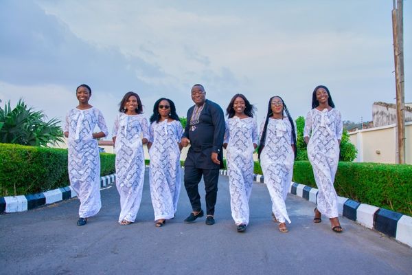 De Emeralds Choir - Oluwa Ari'se Yin (Remix)